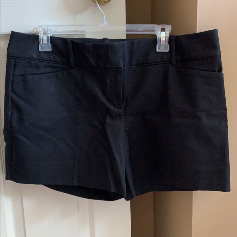 NWT The Limited black 5” inch shorts, size 14